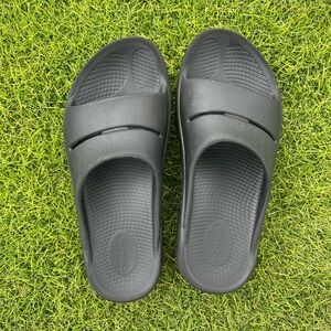 Oofos Black Recovery Sandals